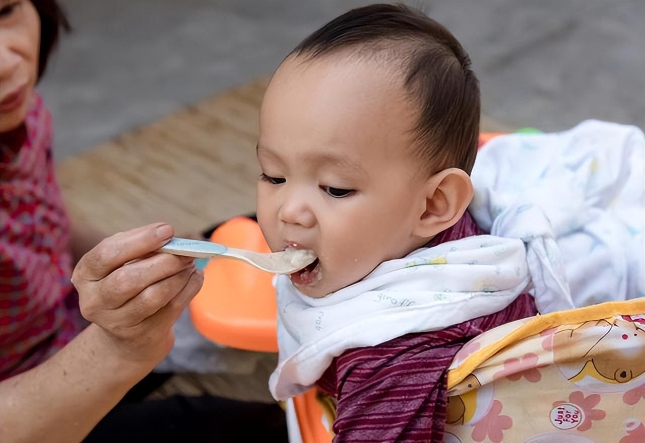 Mắc sai lầm này vào buổi tối trước khi ngủ khiến con không thể cao lớn, dù uống nhiều sữa cũng vô ích - Ảnh 3.