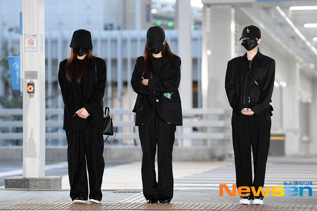 Trước giờ G tang lễ Moonbin: Cả dàn idol Hàn có hành động này để tưởng niệm cố nghệ sĩ tại sân bay - Ảnh 2.