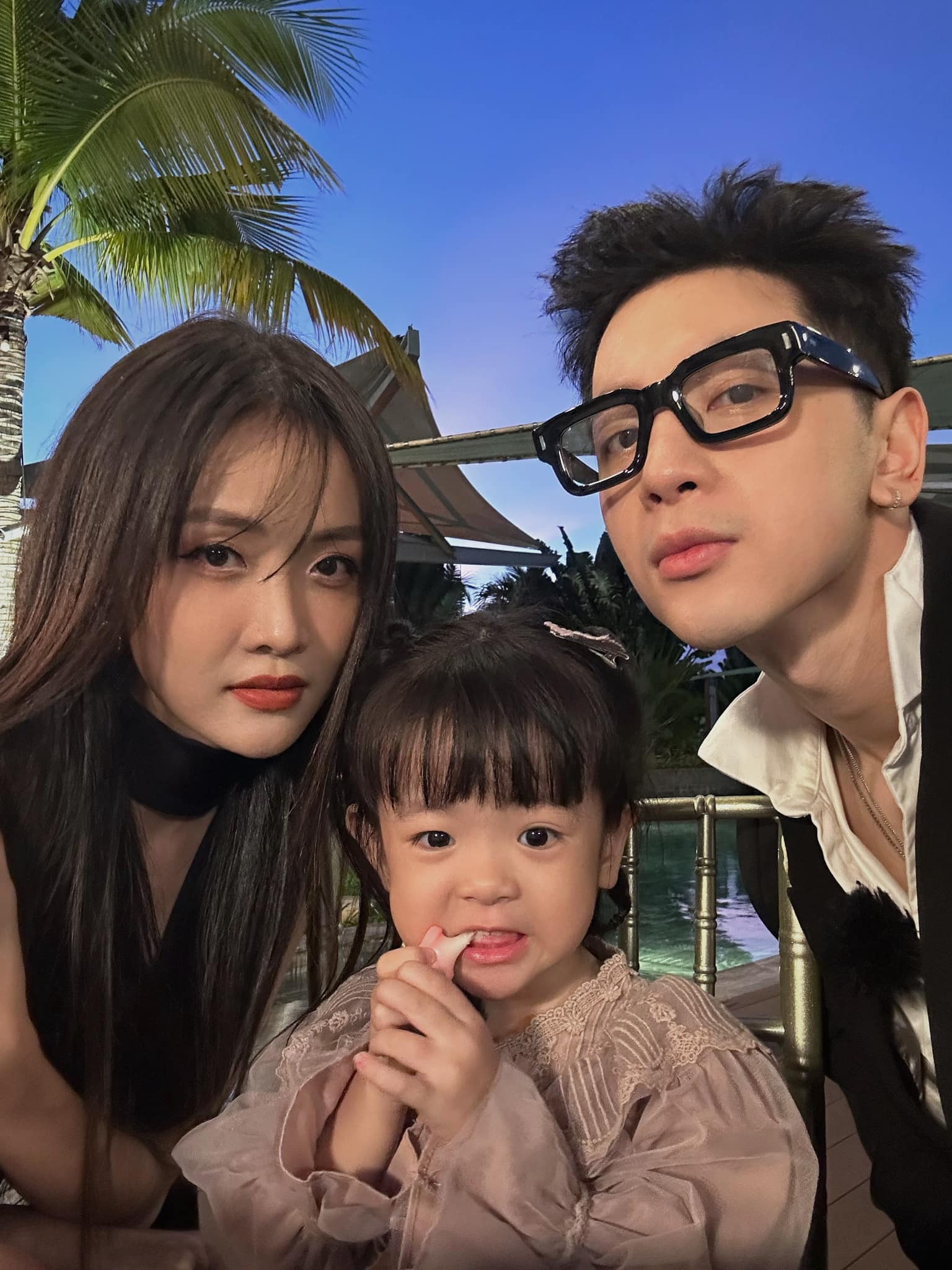 Hé lộ thái độ của Trương Mỹ Nhân trong bức ảnh mới nhất bên Phí Ngọc Hưng