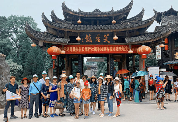 Dân mạng nô nức rủ nhau du lịch Trung Quốc chi phí rẻ dịp nghỉ lễ - Ảnh 1.