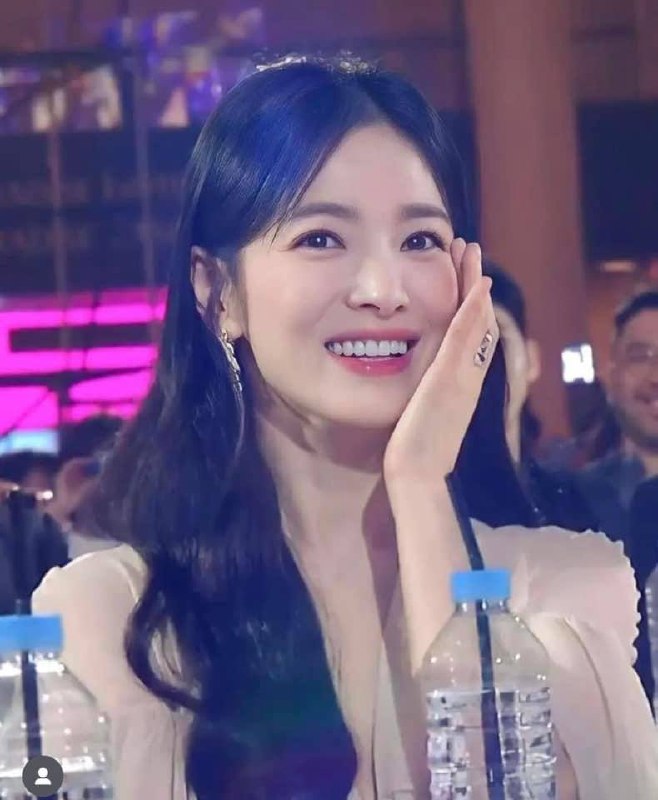 Hụt giải lớn nhất, Song Hye Kyo vẫn là “daesang visual” ở Baeksang 2023 - Ảnh 1.