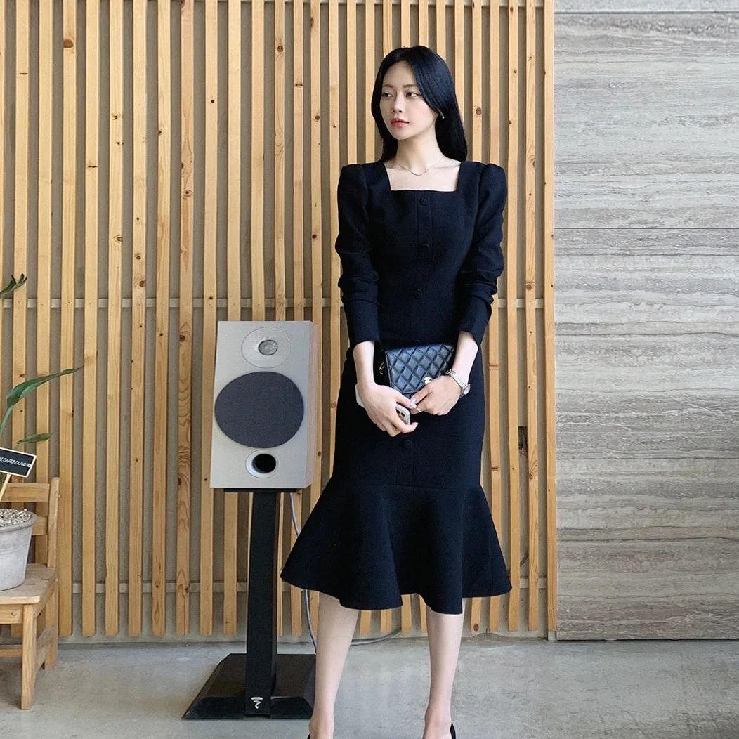 Váy đen tối giản, kiểu váy đáng sắm nhất cho nàng công sở - Ảnh 10.