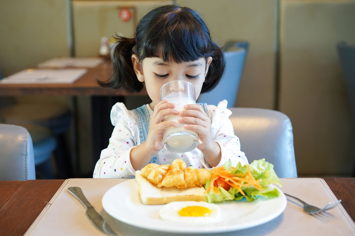 3 bữa sáng tưởng chừng bổ dưỡng nhưng khiến trẻ chậm lớn, càng ăn càng hại - Ảnh 4.