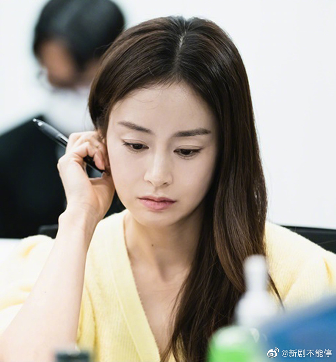 Rần rần khung hình Kim Tae Hee đọ sắc “ác nữ The Glory” Lim Ji Yeon: Liệu bà mẹ 2 con có chịu lép vế trước đàn em kém 10 tuổi? - Ảnh 1.