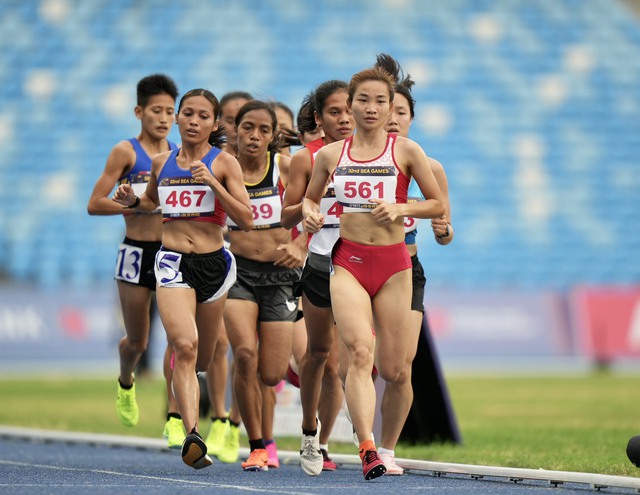 Nguyễn Thị Oanh giành huy chương Vàng 10.000m nữ, đi vào lịch sử SEA Games - Ảnh 1.