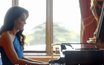 Vương phi Kate trổ tài chơi piano tại &quot;Eurovision&quot;