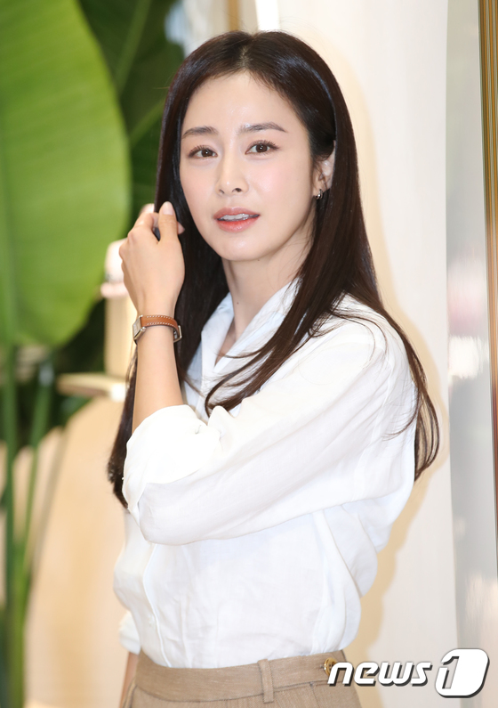 Kim Tae Hee tái xuất, chiếm sóng sự kiện với nhan sắc cực phẩm tuổi 43 - Ảnh 2.