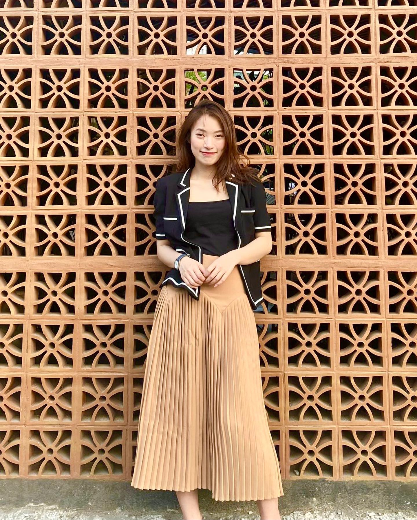 Chân váy ngắn đến ĐẦU GỐI XẾP LY (ĐEN) | Shopee Việt Nam