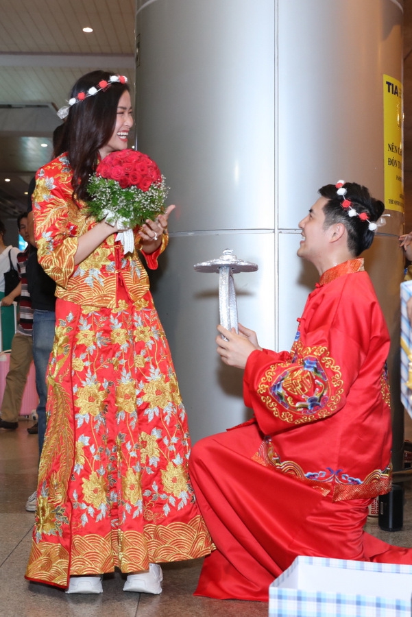 Cặp đôi Vbiz làm lễ cưới có 1-0-2 ngay tại sân bay, hôn nhân ra sao sau 14 năm gắn bó? - Ảnh 2.