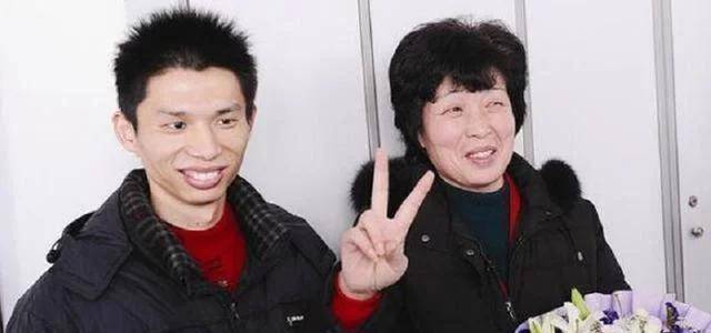 Người mẹ già từng đi bộ 10km mỗi ngày trong 7 tháng để cứu sống con trai từng khiến cả Trung Quốc cảm động giờ ra sao? - Ảnh 1.