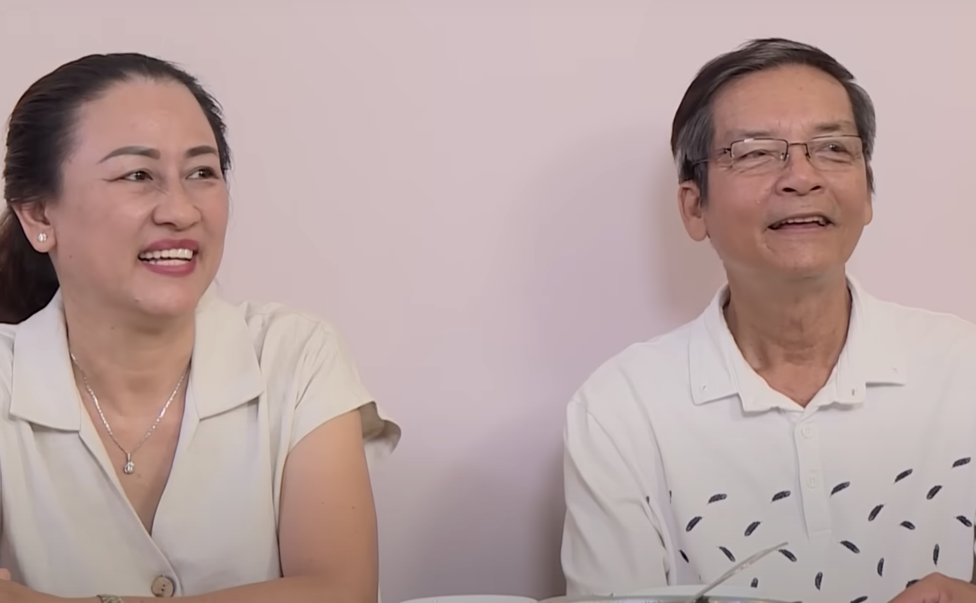MC Hoàng Oanh bật khóc khi bố mẹ lần đầu tiết lộ cảm xúc về chuyện hôn nhân đổ vỡ của con gái - Ảnh 3.