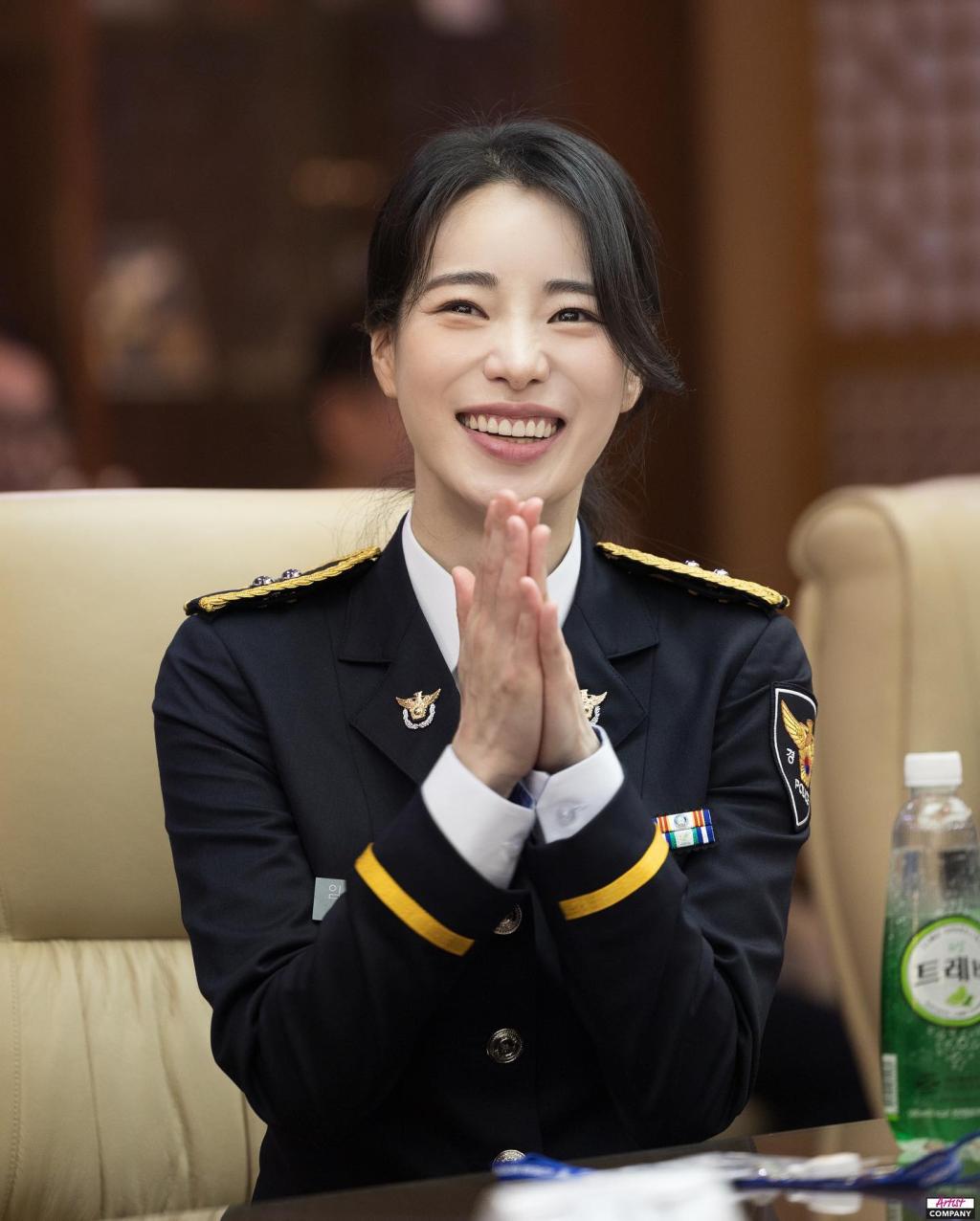 “Ác nữ The Glory” Lim Ji Yeon bất ngờ được bổ nhiệm làm sĩ quan cảnh sát danh dự - Ảnh 4.