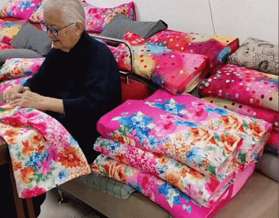 Cụ bà 95 tuổi với thói quen dọn dẹp căn nhà 'không một hạt bụi': Mọi thứ đơn giản nên cũng dễ hạnh phúc hơn! - Ảnh 2.