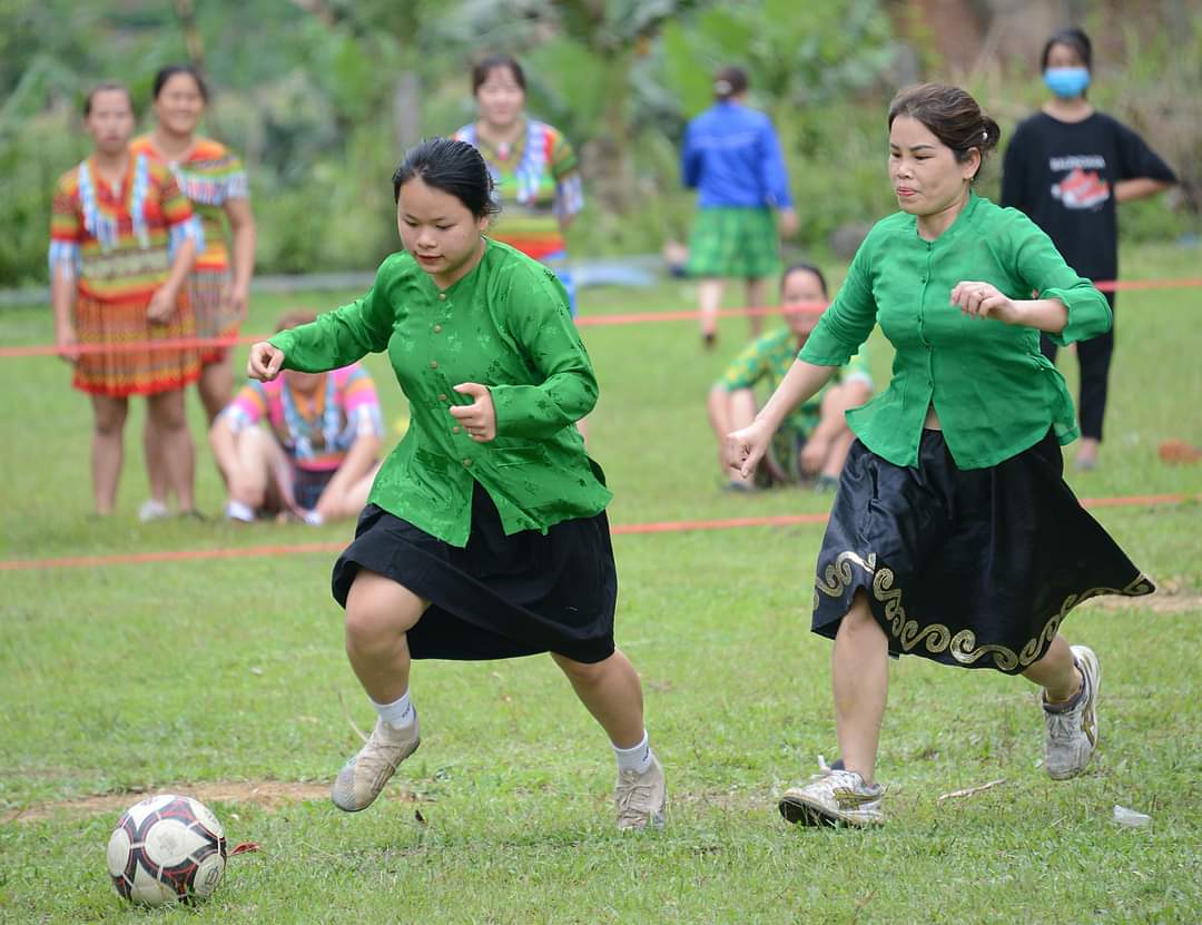 Tuyên Quang: Sắc thổ cẩm tung hoành trên sân cỏ - Ảnh 7.