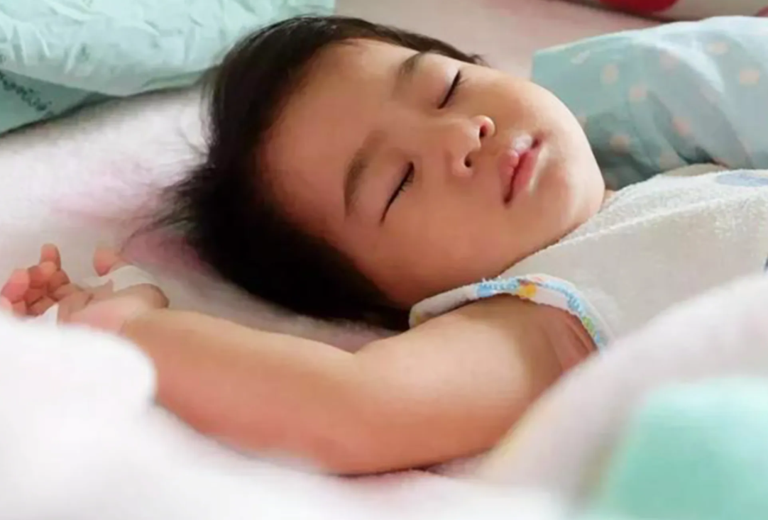 Ép con ngủ trưa có thực sự giúp con cao lớn: Cha mẹ nên biết những sự thật này - Ảnh 3.