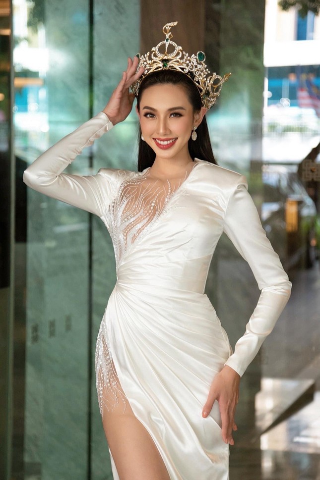 Hoãn phiên tòa Hoa hậu Thùy Tiên bị kiện đòi 2,4 tỷ đồng - Ảnh 2.