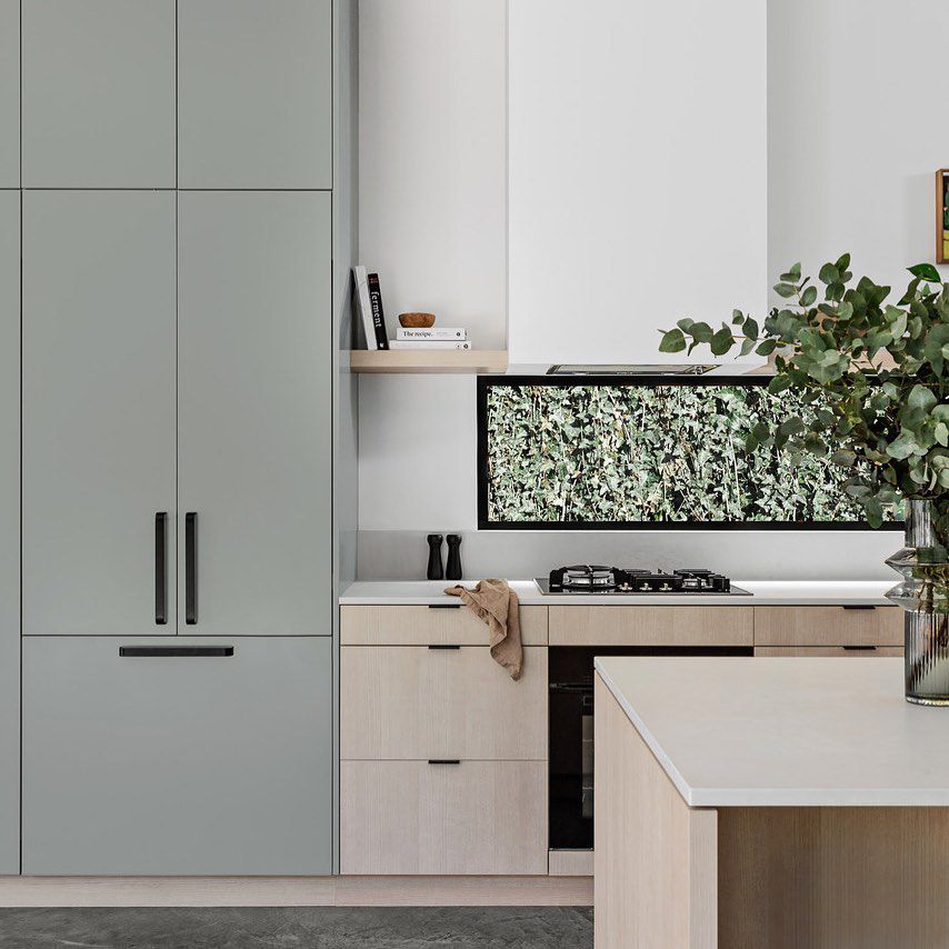 Thiết kế nhà bếp với gam màu hot nhất mùa hè năm nay - màu xanh lá cây xô thơm - Ảnh 2.
