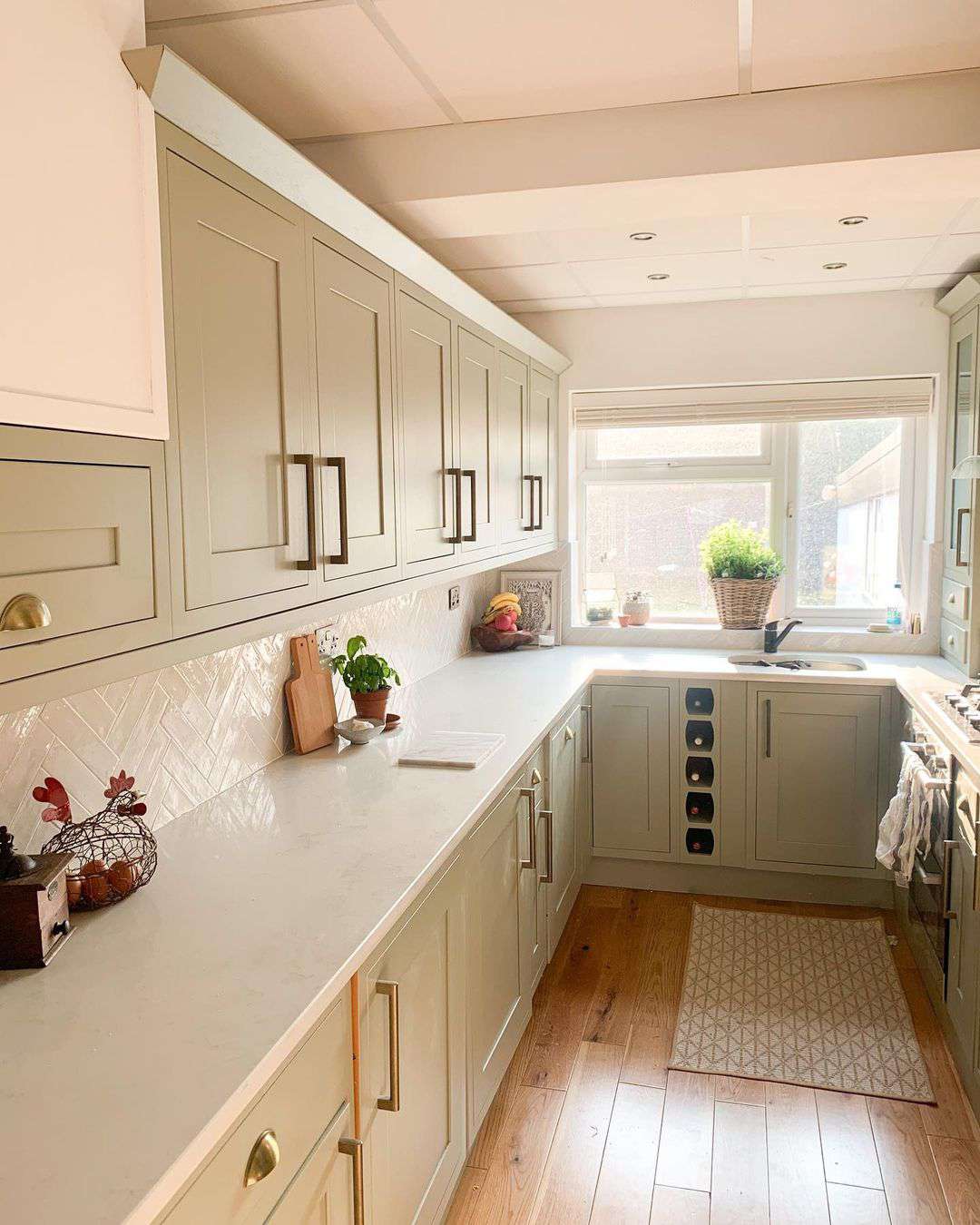 Thiết kế nhà bếp với gam màu hot nhất mùa hè năm nay - màu xanh lá cây xô thơm - Ảnh 6.