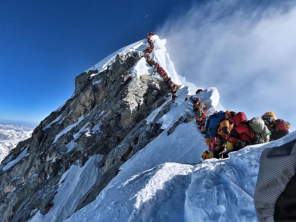 &quot;Tắc đường&quot; trên đỉnh Everest: Dành 17 năm để trị liệu chân sau tai nạn, nhà leo núi người Úc đau đớn thiệt mạng khi chinh phục nóc nhà thế giới - Ảnh 2.