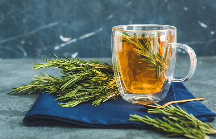 6 lý do nên thêm trà hương thảo vào danh sách thức uống tốt cho sức khỏe trong những tháng hè - Ảnh 2.