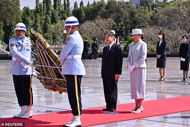 Hoàng hậu Nhật Bản lại tỏa sáng với phong cách thanh lịch trong chuyến thăm Indonesia - Ảnh 3.