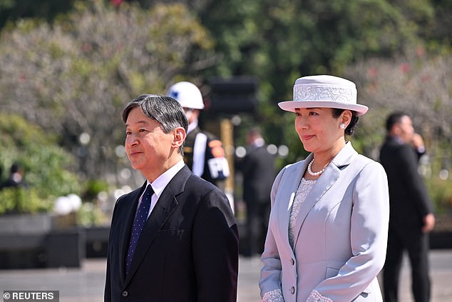 Hoàng hậu Nhật Bản lại tỏa sáng với phong cách thanh lịch trong chuyến thăm Indonesia - Ảnh 2.