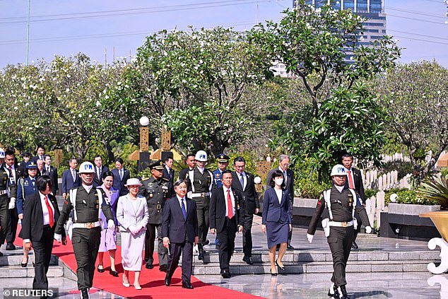 Hoàng hậu Nhật Bản lại tỏa sáng với phong cách thanh lịch trong chuyến thăm Indonesia - Ảnh 4.