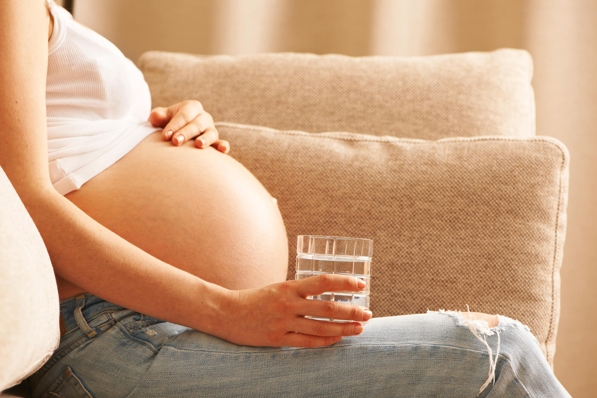 Во время беременности хочется. Беременных женщин. Питье беременных. Жажда у беременных.