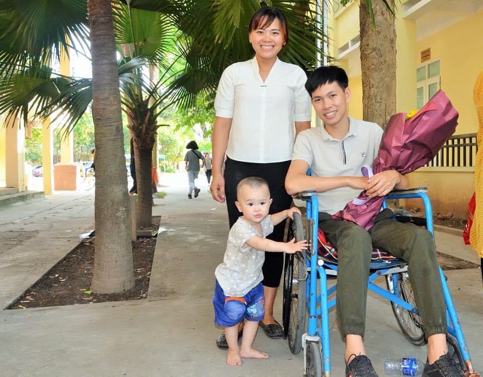 Cãi lời bố mẹ, cô gái xinh đẹp quyết tâm cưới chàng trai liệt tứ chi, cuộc sống hạnh phúc khiến nhiều người ngưỡng mộ. - Ảnh 9.