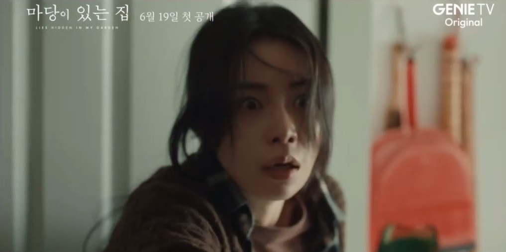 Loạt biểu cảm ấn tượng của Lim Ji Yeon trong phim mới đóng chung với Kim Tae Hee - Ảnh 3.