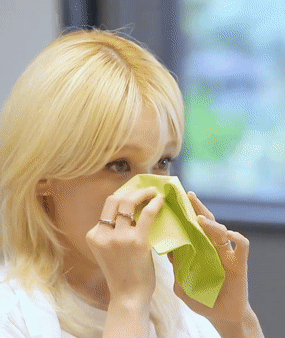 “Bông hồng lai hot nhất Kbiz” Jeon Somi bật khóc, tiết lộ từng muốn phẫu thuật thẩm mỹ hồi tiểu học vì điều này - Ảnh 1.