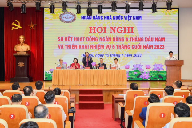 2 vấn đề của ngành ngân hàng: Lãi suất cho vay còn cao, dư nợ tín dụng tăng thấp - Ảnh 3.