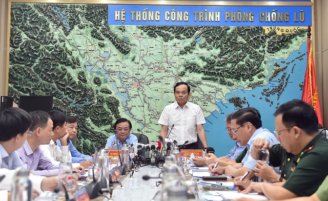 Dự báo bão số 1 đổ bộ vào đất liền từ Quảng Ninh đến Thái Bình chiều tối mai - Ảnh 1.