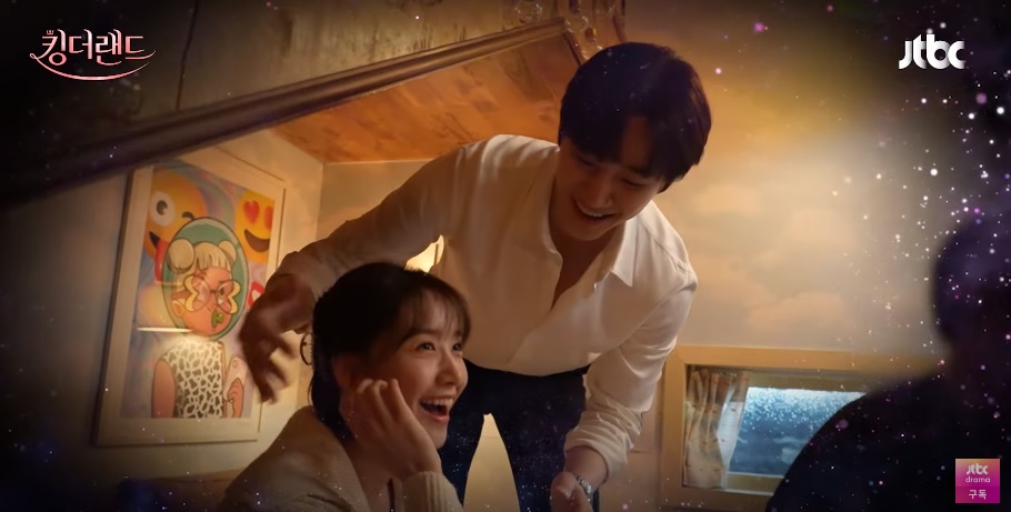 Yoona bị Lee Jun Ho &quot;bắt nạt&quot; ở hậu trường &quot;Khách sạn vương giả&quot;  - Ảnh 4.