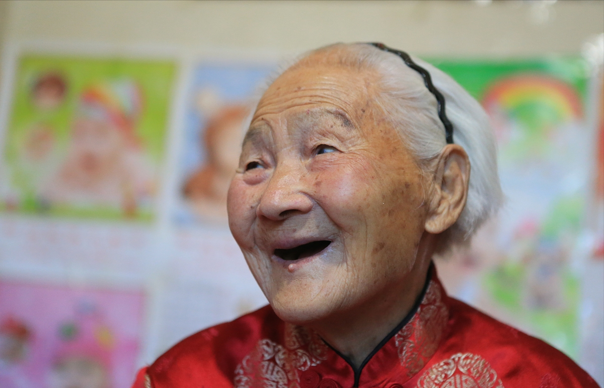 Cụ bà 107 tuổi xương khớp &quot;trẻ&quot; như người 50, bí quyết chỉ liên quan đến đúng &quot;2 từ&quot; rất đơn giản - Ảnh 1.