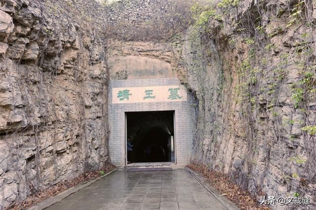 Công nhân phá núi xây hầm phát hiện một hố đen lạ, chuyên gia mất 3 tháng đào bới tìm ra “kho báu” khiến công nghệ hiện đại phải ngả mũ - Ảnh 2.