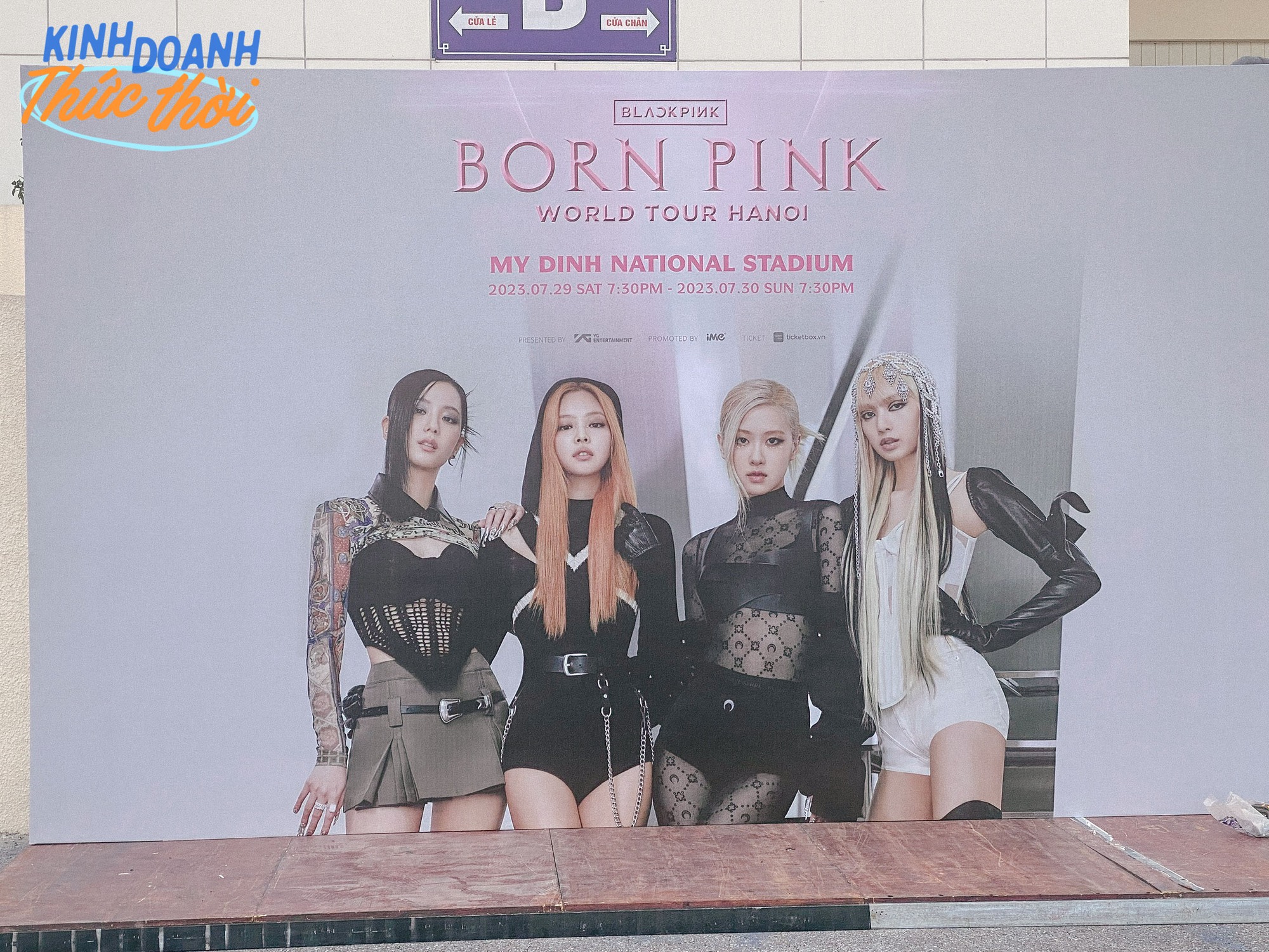 Tước thềm concert BLACKPINK: Hàng nước mía 3 tiếng bán hơn 300 cốc, người ôm vé khóc ròng  - Ảnh 9.