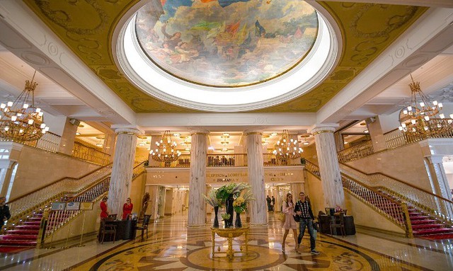 Khách sạn Ukraina: Tòa nhà chọc trời huyền thoại cuối cùng của Stalin tại Moscow - Ảnh 3.