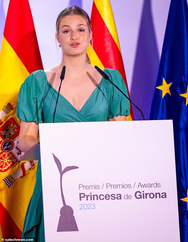 Từng được mệnh danh “công chúa đẹp nhất châu Âu” ở tuổi teen, Nữ vương tương lai Tây Ban Nha xuất hiện với ngoại hình khác biệt - Ảnh 4.