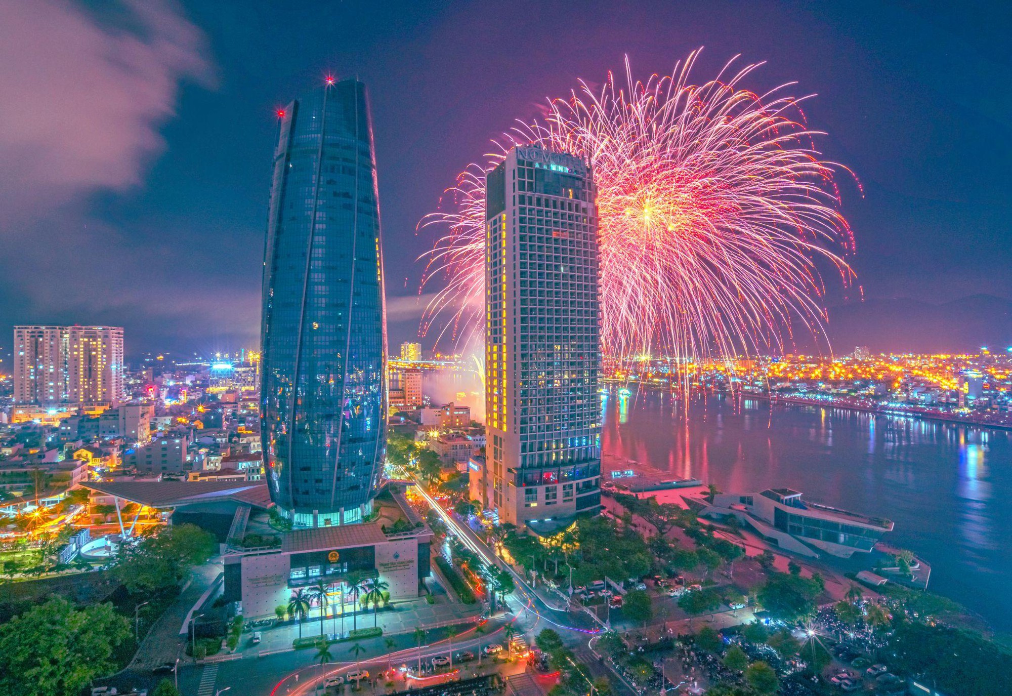 Cháy vé pháo hoa đêm chung kết, Đà Nẵng “nóng” hơn bao giờ hết trong mùa hè 2023 - Ảnh 1.