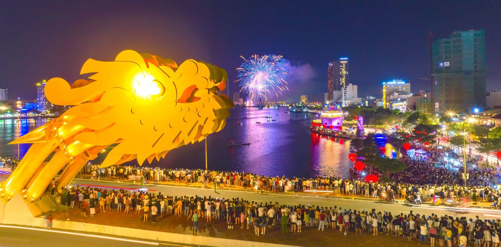 Cháy vé pháo hoa đêm chung kết, Đà Nẵng “nóng” hơn bao giờ hết trong mùa hè 2023 - Ảnh 3.
