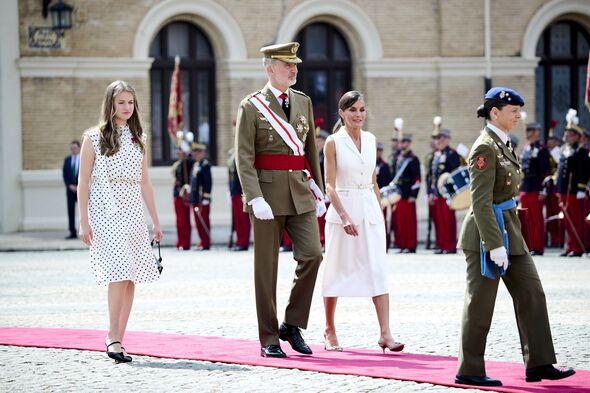 Từng được mệnh danh “công chúa đẹp nhất châu Âu” ở tuổi teen, Nữ vương tương lai Tây Ban Nha xuất hiện với ngoại hình khác biệt - Ảnh 6.