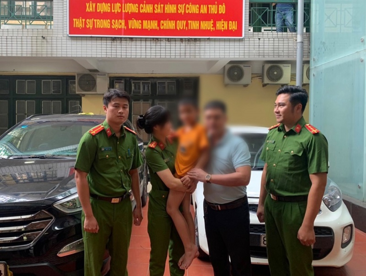 Vụ bắt cóc bé trai tống tiền 15 tỷ ở Long Biên: Công an thông tin chi tiết vụ việc - Ảnh 1.