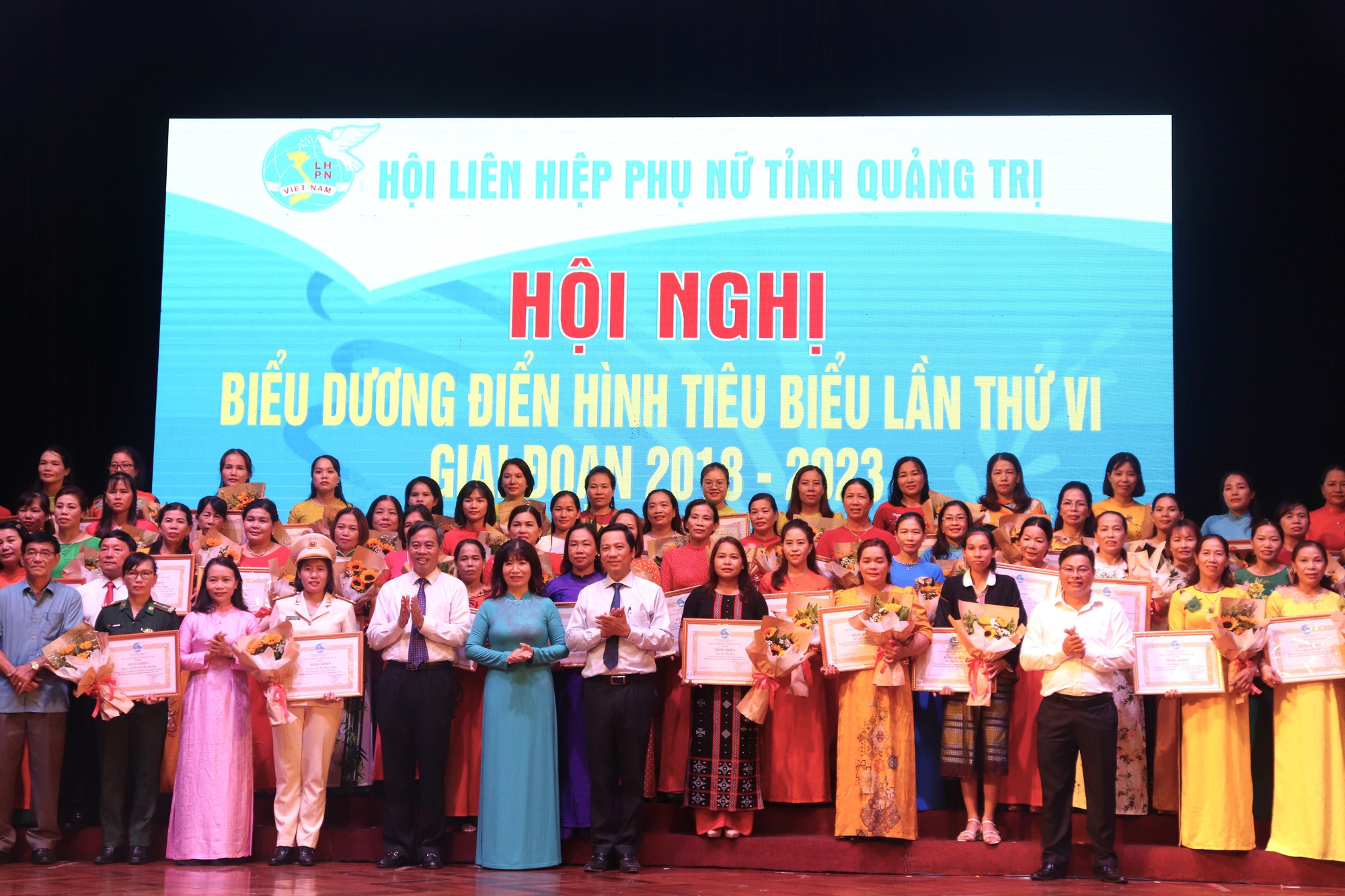 Hội LHPN tỉnh Quảng Trị vinh 75 tập thể, cá nhân phụ nữ điển hình  đoạn 2018 - 2023 - Ảnh 2.