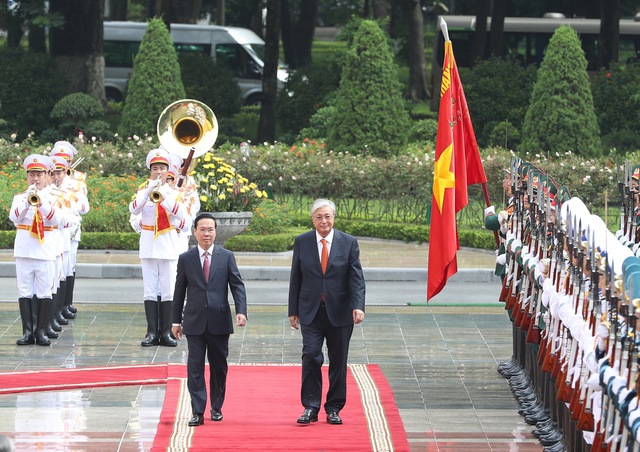 Hình ảnh về hoạt động của Tổng thống Cộng hòa Kazakhstan tại Việt Nam - Ảnh 1.