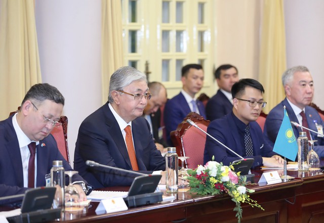Hình ảnh về hoạt động của Tổng thống Cộng hòa Kazakhstan tại Việt Nam - Ảnh 4.