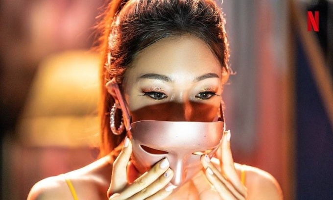 Vén màn những chiếc &quot;mặt nạ&quot; công sở trong Mask Girl, đáng sợ thế nào mà người xem quá sốc ? - Ảnh 1.