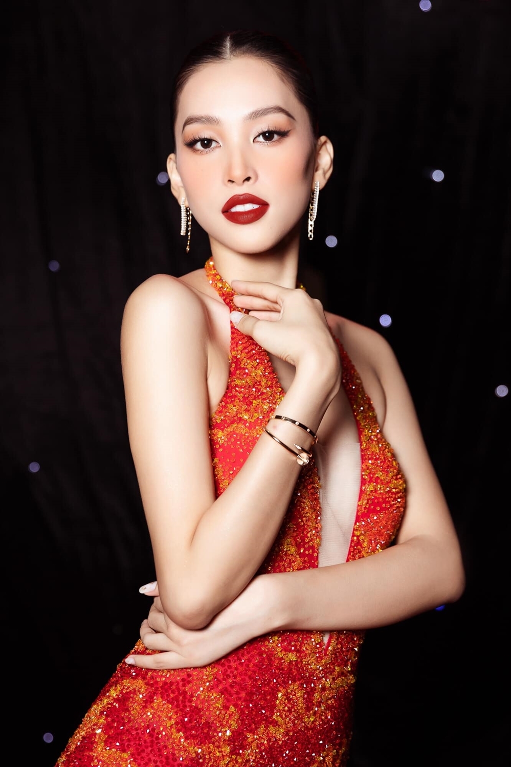 Tiểu Vy tổ chức bữa tiệc sinh nhật cùng gia đình: Bộ ảnh đẹp mắt với mẹ và em trai sẽ khiến bạn ngạc nhiên