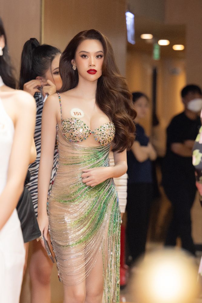 Ba ngày hai hoa hậu mới, đố ai nhớ được hết tên các cuộc thi hoa hậu tại Việt Nam - Ảnh 2.