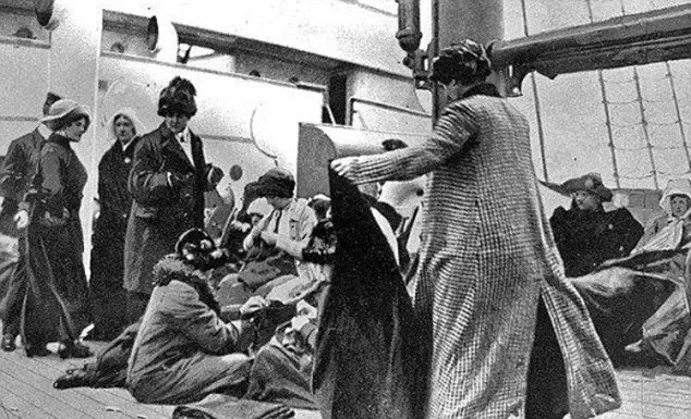 Chuyện buồn của người đàn ông sống sót qua thảm kịch Titanic: Bị cả nước lên án, qua đời trong tủi nhục - Ảnh 2.
